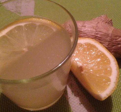 Trinken von Ingwer und Zitrone kann beim Abnehmen helfen. Machen Sie dieses Getränk ist nicht schwer, und Sie werden die Wirkung sehr bald spüren. Nicht schwer trinken. Proportions schreiben zu erhalten berechnet - 1 Liter Fertiggetränk.