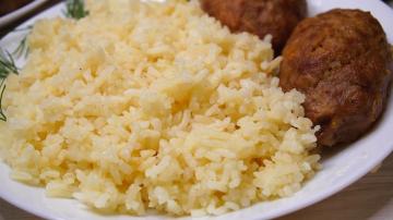 Reis garniert, Rezept so auch der billigste Reis abwechselnd krümelig