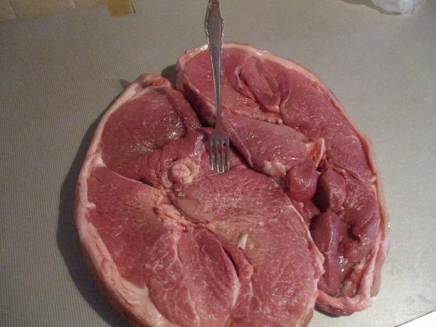 Fleisch auf einer Gabel leicht stechen